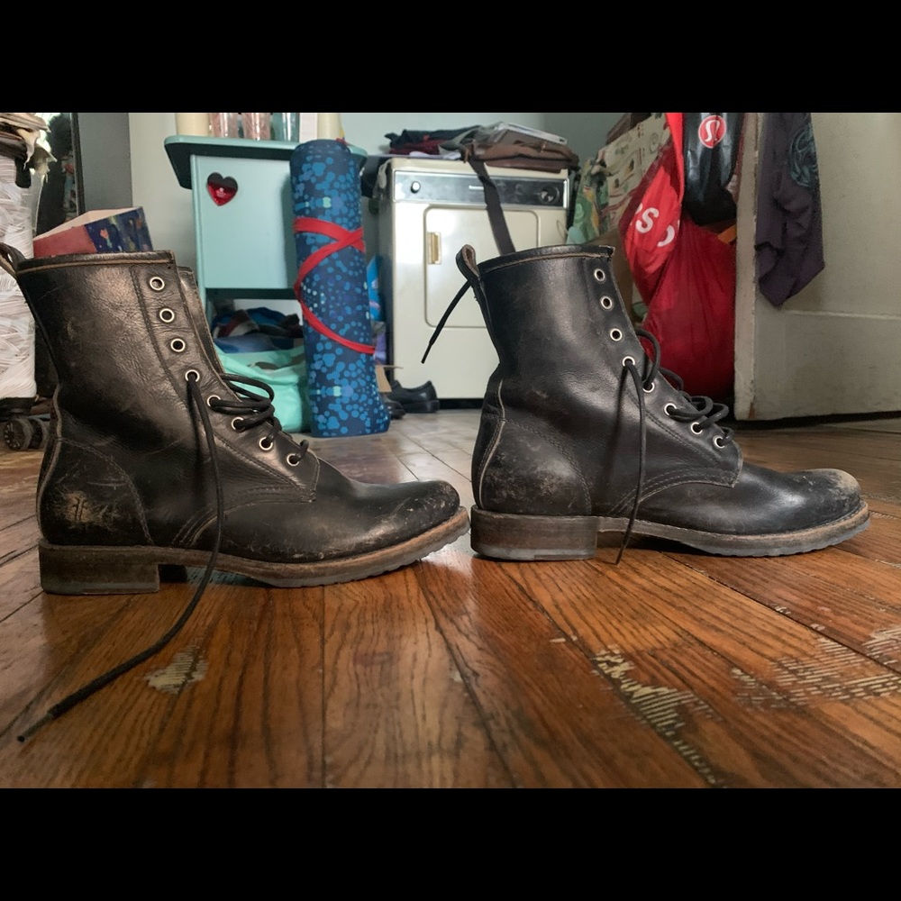 distressed FRYE boots sz 9B